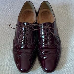 J. CREW Leather Uppers/Soles Oxfords. Burgundy Patent Leather. 8 1/2